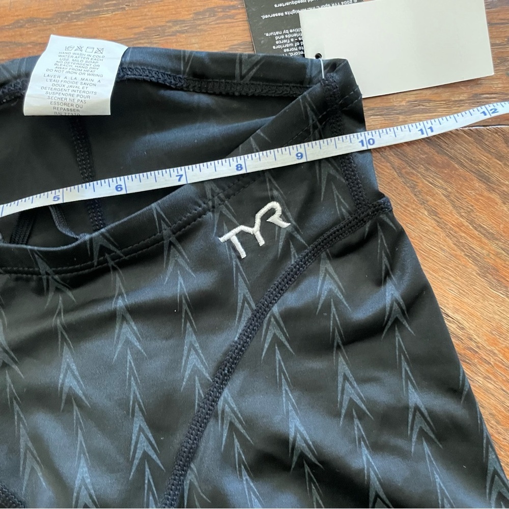 NWT TYR Fusion2 Tight Black Leggings size 28 - Picture 8 of 8